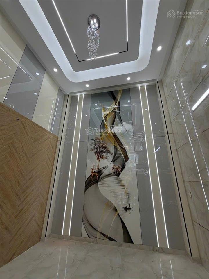 Siêu phẩm nhà 6 tầng  64m2  ngay ngã tư bốn xã  xe tải thông tứ tung nhỉnh 8 tỷ