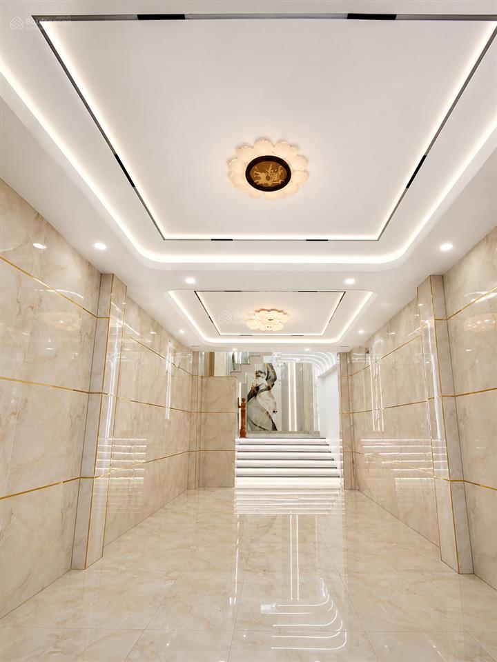 Siêu phẩm nhà 6 tầng  64m2  ngay ngã tư bốn xã  xe tải thông tứ tung nhỉnh 8 tỷ