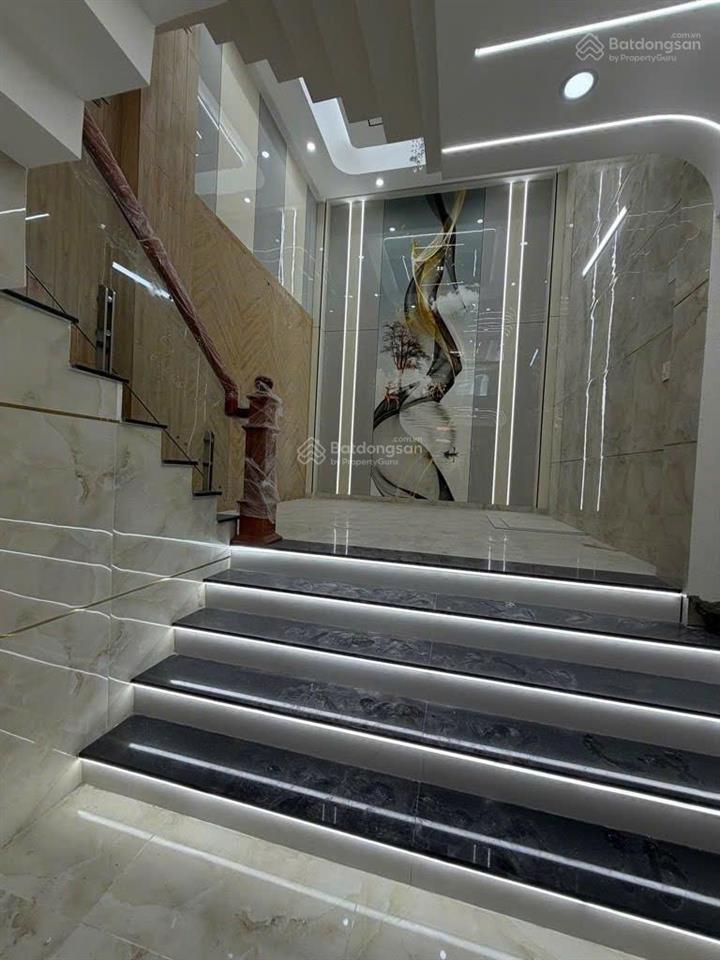 Siêu phẩm nhà 6 tầng  64m2  ngay ngã tư bốn xã  xe tải thông tứ tung nhỉnh 8 tỷ