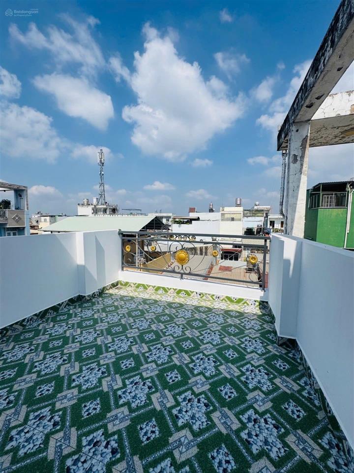 Tên lửa nối dài nhà 4 tầng 30 m2 hẻm xe tải nhỉnh 4 tỷ