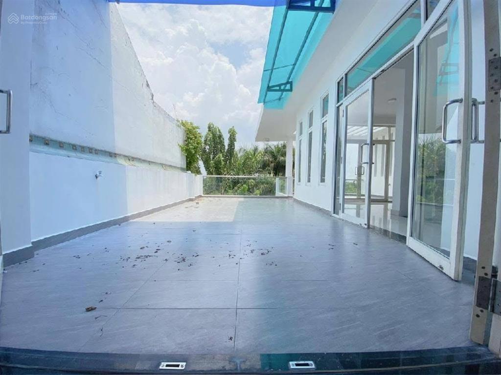 Định cư canada cần bá.n gấp biệt thự 3 tầng 9x20 ngay cạnh tạ quang bửu chỉ hơn 15t