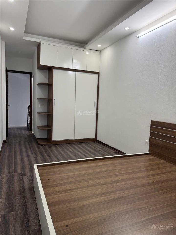 Bán nhà quang trung, dt 32m2 5 tầng hơn 6 tỷ, gần ga la khê. cc 0879 888 ***