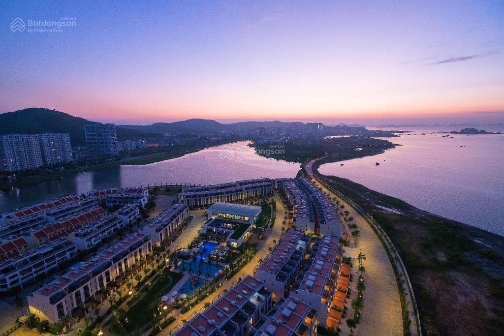 Mỗi em có liền kề 8tỷ5 hướng đông nam sẵn dòng tiền 20triệu cần bán, cách biển 100m full nội thất
