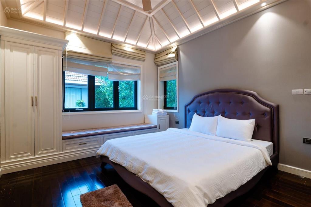 Bán gấp biệt thự view hồ lớn diện tích sử dụng 1200m2 view hồ lớn  giá bán gấp