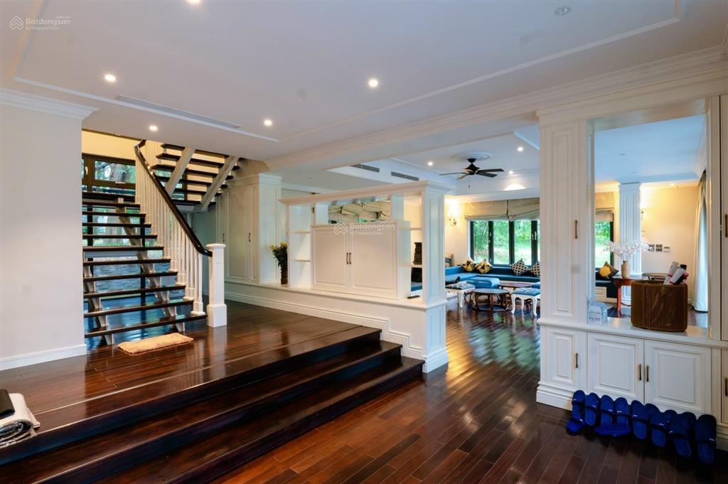 Bán gấp biệt thự view hồ lớn diện tích sử dụng 1200m2 view hồ lớn  giá bán gấp