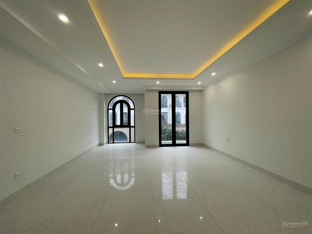 Cho thuê căn liền kề shophouse khu bh9a vin gia lâm 100 m, hoàn thiện 5 tầng, 45tr/tháng