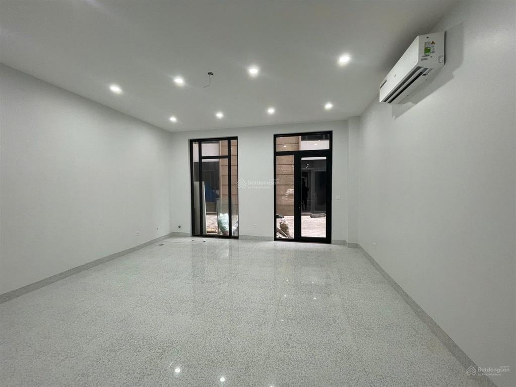 Chính chủ cho thuê tầng 1,2 dt 100 m riêng biệt không chung chủ giá 10tr bao phí