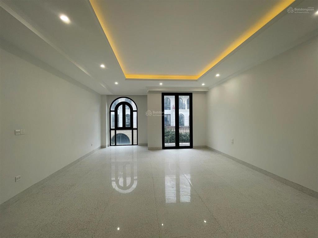 Chính chủ cho thuê tầng 1,2 dt 100 m riêng biệt không chung chủ giá 10tr bao phí