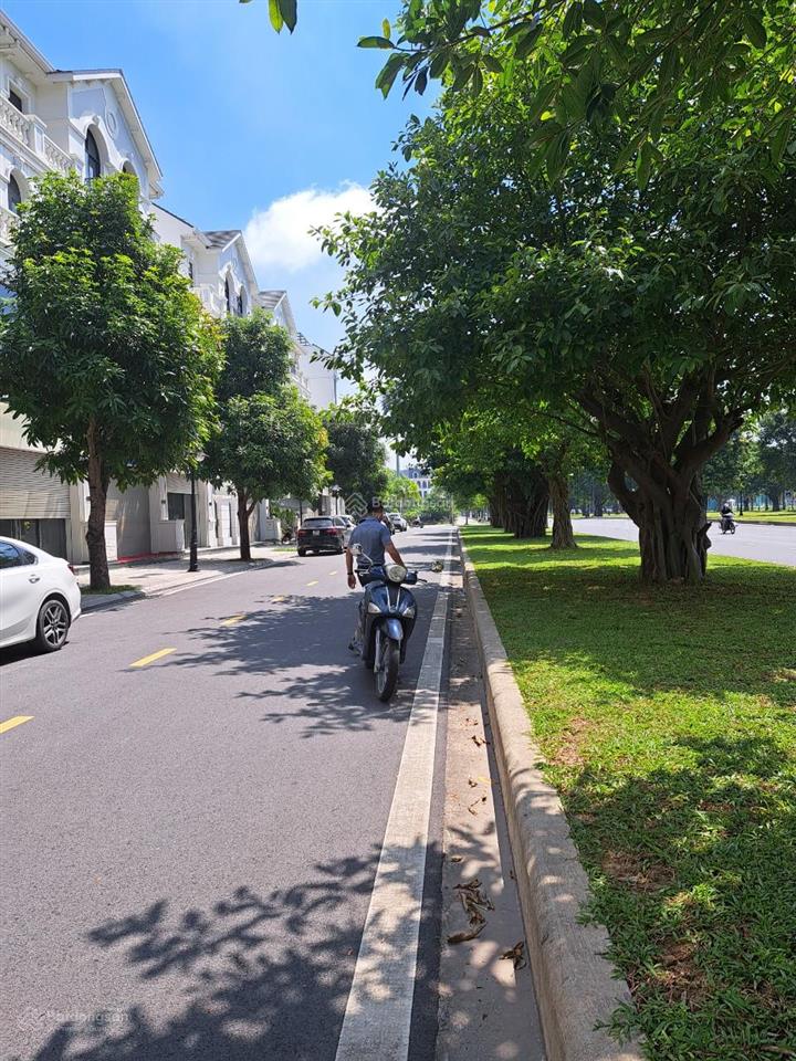Cho thuê căn shophouse ngọc trai 6 mặt đại lộ ngọc trai. kinh doanh giá tốt vin ocp. giá 30tr/th