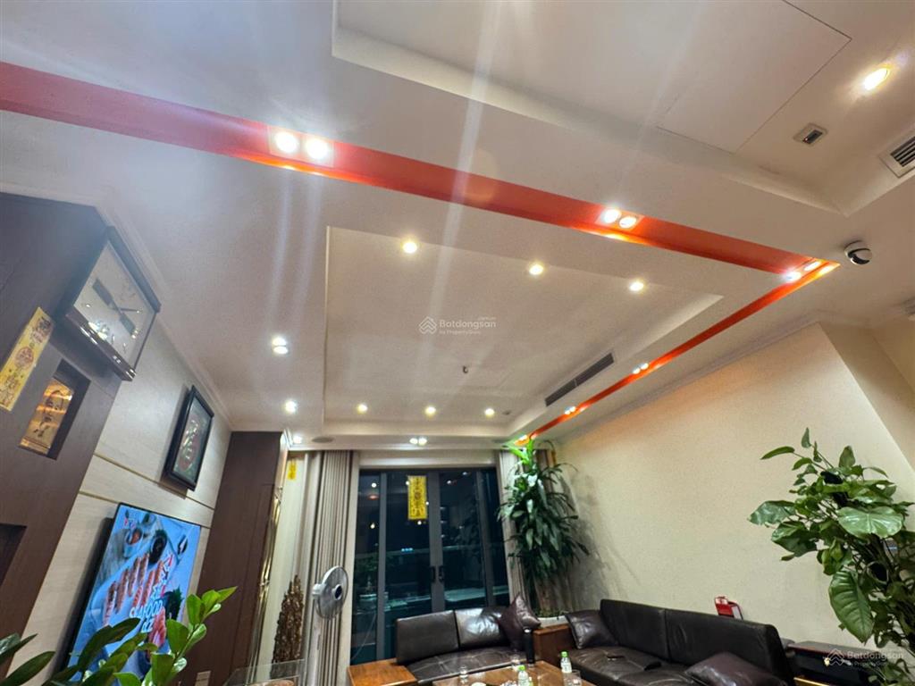 Chung cư veam căn 3 phòng ngủ rộng 139m2, giá 10,4 tỷ  689 lạc long quân