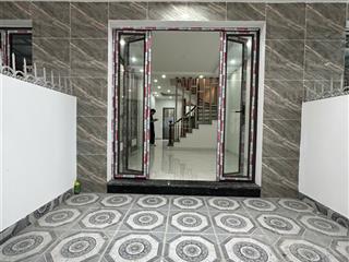 Hàng hiếm. nhà độc lập sát quyết tiến 3 vân côn, có sân trước và sân sau. dt 64m2x3t. giá 3.95 tỷ