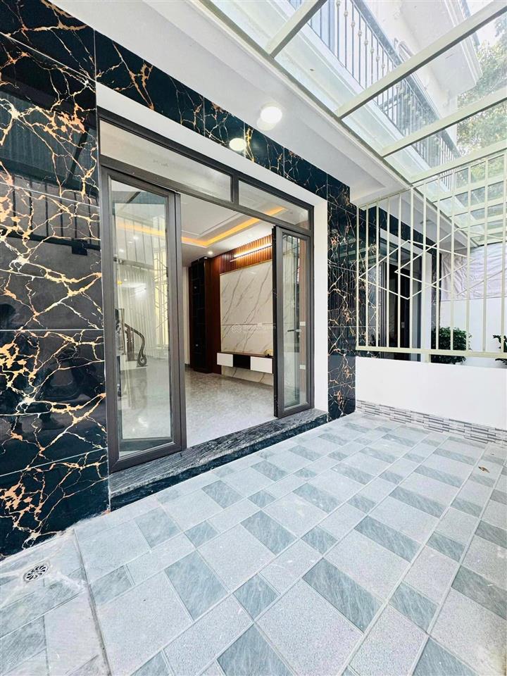 Siêu hiếm. nhà rộng giá hợp lý, gần chợ la phù. dt 43m2, 4 tầng, có sân riêng. giá 5,35 tỷ