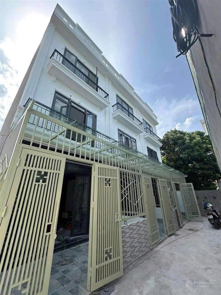 Siêu hiếm. nhà rộng giá hợp lý, gần chợ la phù. dt 43m2, 4 tầng, có sân riêng. giá 5,35 tỷ