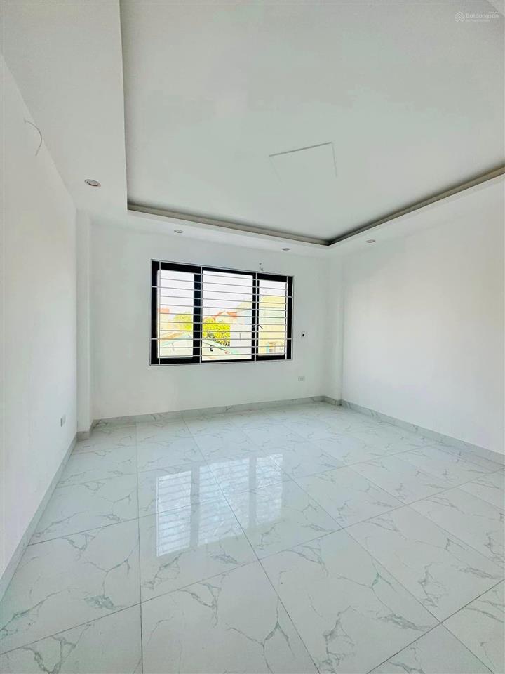 Siêu hiếm. nhà rộng giá hợp lý, gần chợ la phù. dt 43m2, 4 tầng, có sân riêng. giá 5,35 tỷ