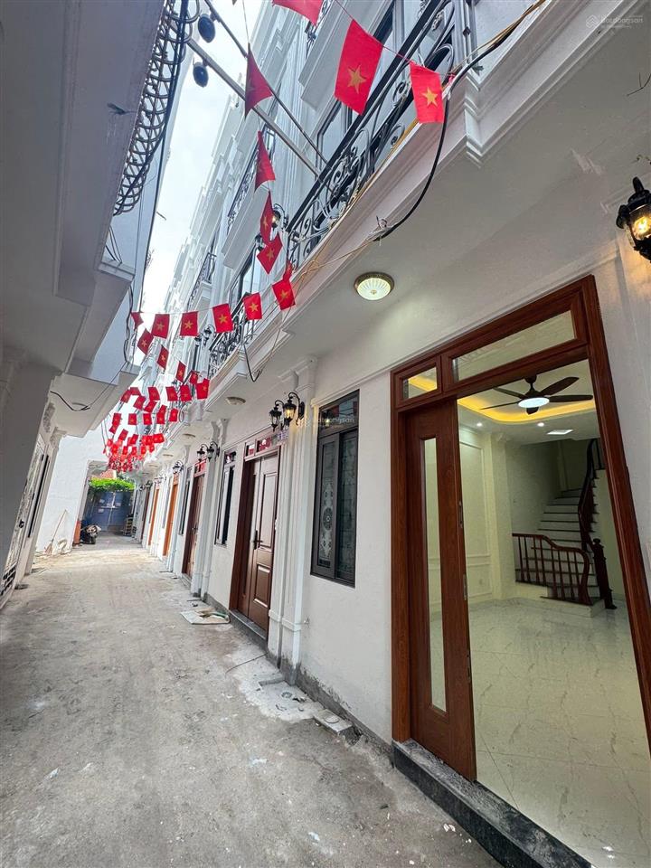 Nhà đẹp cao viên, ngõ 3m. ô tô vào cửa. cực kỳ thoáng mát. giá đầu tư 2.8 tỷ