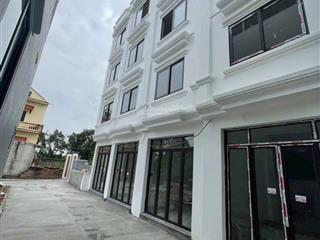 Hàng hiếm phụng châu. ngõ thông. ô tô vào cửa. gần đh tdtt và đh kiểm soát. dt35m2x3t. giá 3.2 tỷ
