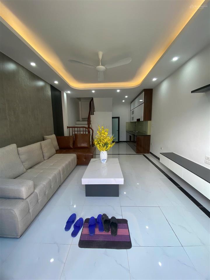 Bán nhà gần sân bóng chúc sơn, ngõ 3m, ô tô vào cửa. 300m ra quốc lộ 6. dt 33m2x5 tầng. giá 4,38 tỷ