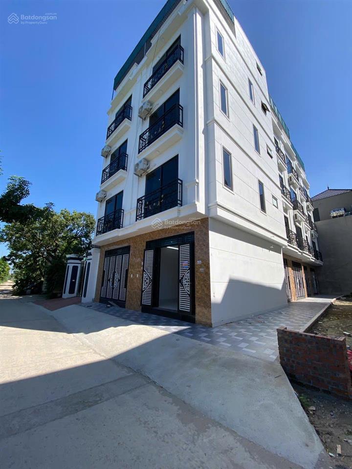 Bán nhà gần sân bóng chúc sơn, ngõ 3m, ô tô vào cửa. 300m ra quốc lộ 6. dt 33m2x5 tầng. giá 4,38 tỷ