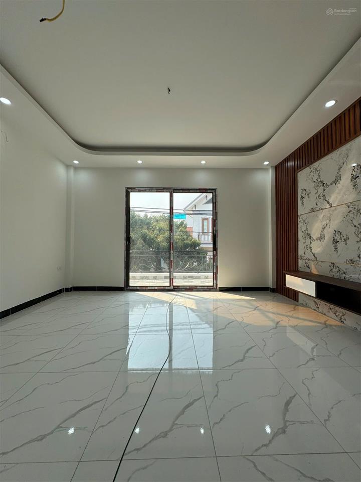 Bán nhà hưng đạo, có sân cổng riêng, ô tô lùi cửa. 1km ra vành đai 4. dt 52m2, 4 tầng. giá 3,95 tỷ