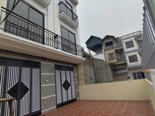 Chị gái chuyển vào phố gửi bán nhà cách 400m ra đại lộ, ngõ trước nhà 3m, dt 42m2x3t. giá 3,93 tỷ