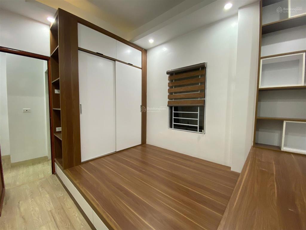 Ai tìm nhà lô góc xây độc lập, ô tô cách 10m nên xem căn này. dt 37m2, 4 ngủ, full đồ. giá 4,89 tỷ