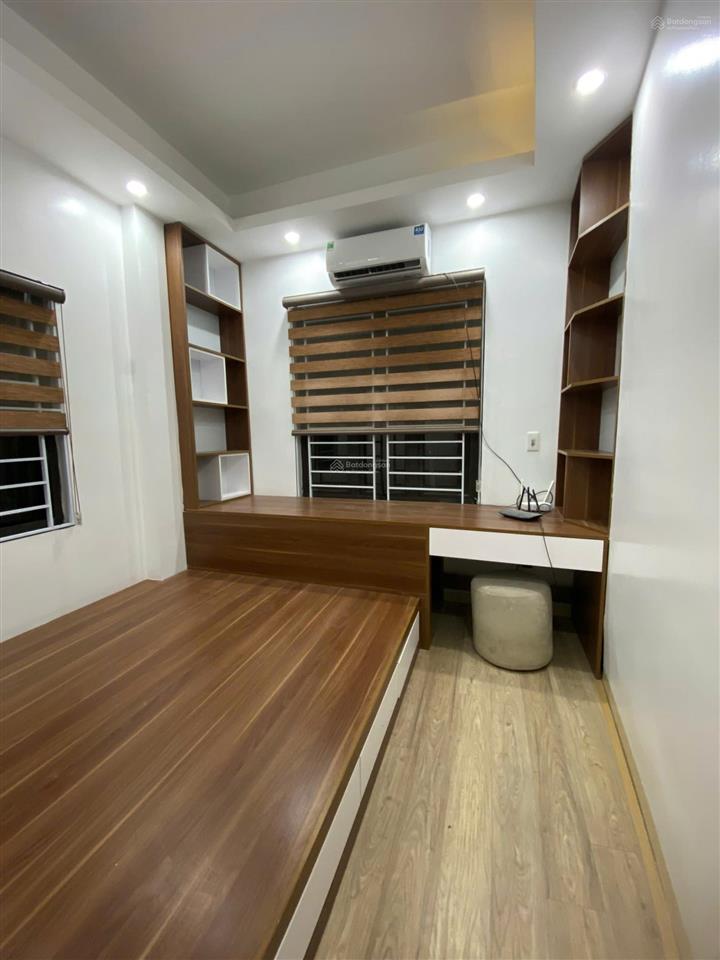 Ai tìm nhà lô góc xây độc lập, ô tô cách 10m nên xem căn này. dt 37m2, 4 ngủ, full đồ. giá 4,89 tỷ