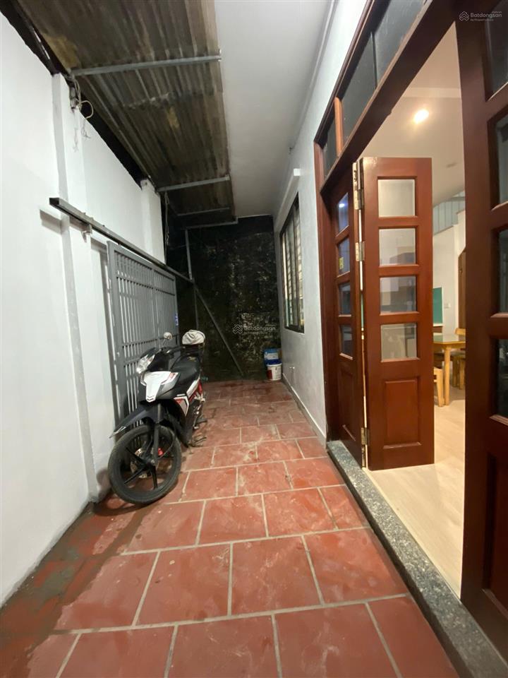 Ai tìm nhà lô góc xây độc lập, ô tô cách 10m nên xem căn này. dt 37m2, 4 ngủ, full đồ. giá 4,89 tỷ