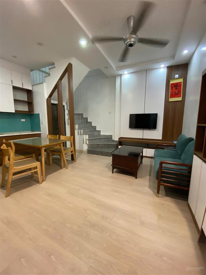 Ai tìm nhà lô góc xây độc lập, ô tô cách 10m nên xem căn này. dt 37m2, 4 ngủ, full đồ. giá 4,89 tỷ