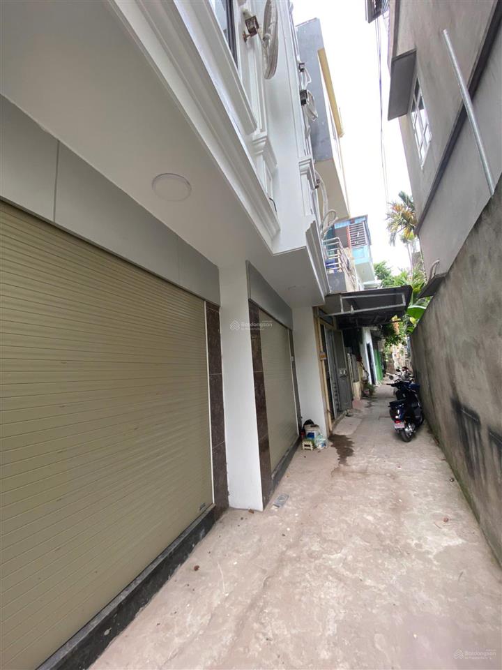 Ai thích nhà rộng giá rẻ lại ngõ thông nên xem căn này. dt 38m2x4 tầng, sát ô tô tránh. giá 4.08 tỷ