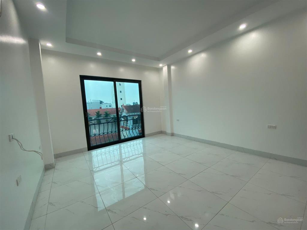 Ai thích nhà rộng giá rẻ lại ngõ thông nên xem căn này. dt 38m2x4 tầng, sát ô tô tránh. giá 4.08 tỷ