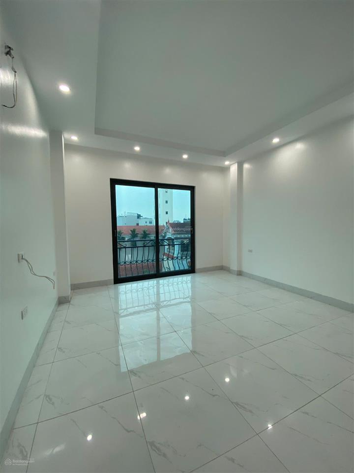 Ai thích nhà rộng giá rẻ lại ngõ thông nên xem căn này. dt 38m2x4 tầng, sát ô tô tránh. giá 4.08 tỷ