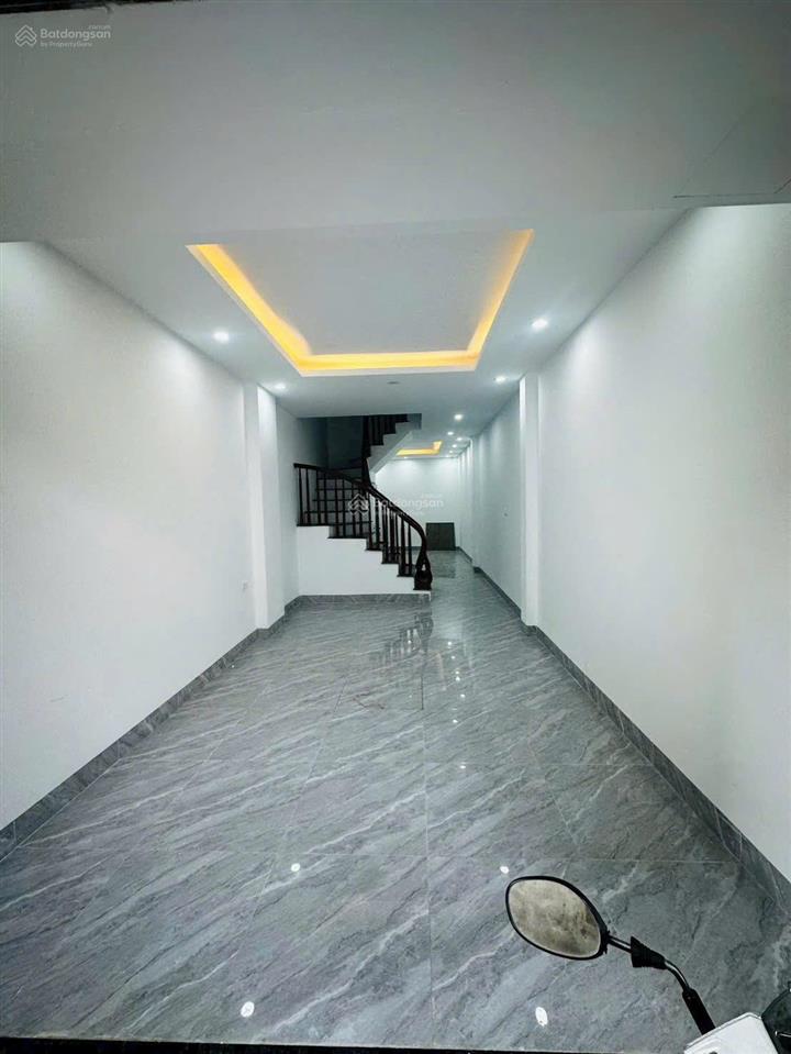 Ai thích nhà rộng giá rẻ lại ngõ thông nên xem căn này. dt 38m2x4 tầng, sát ô tô tránh. giá 4.08 tỷ