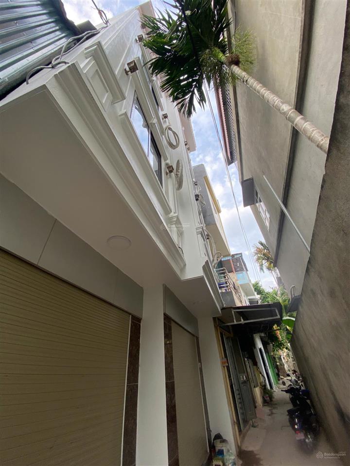 Ai thích nhà rộng giá rẻ lại ngõ thông nên xem căn này. dt 38m2x4 tầng, sát ô tô tránh. giá 4.08 tỷ
