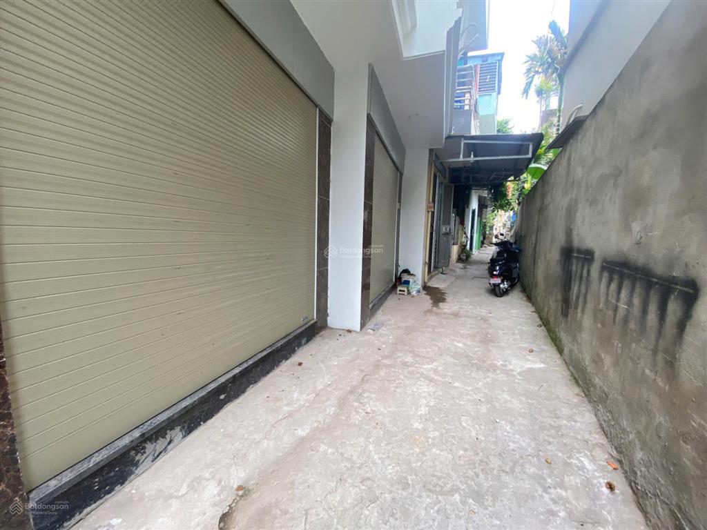 Ai thích nhà rộng giá rẻ lại ngõ thông nên xem căn này. dt 38m2x4 tầng, sát ô tô tránh. giá 4.08 tỷ