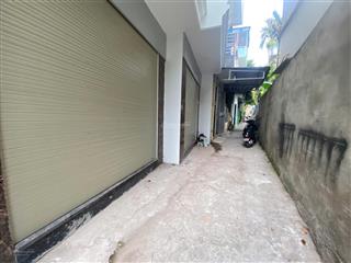 Ai thích nhà rộng giá rẻ lại ngõ thông nên xem căn này. dt 38m2x4 tầng, sát ô tô tránh. giá 4.08 tỷ