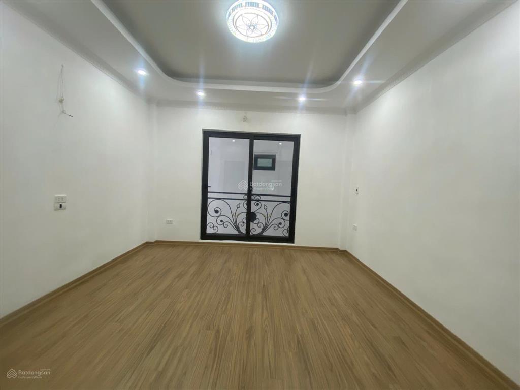 Hàng hiếm tổ 12 yên nghĩa, nhà độc lập, cách 1 nhà ra đường ô tô thông, dt 32m2, 5 tầng. giá 6,5 tỷ