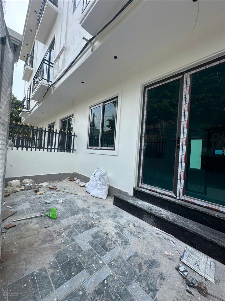 Ai đang tìm nhà có sân riêng gần cầu 72 vân côn nên đọc bài này. dt 80m2, 3 tầng, có sân trước sau