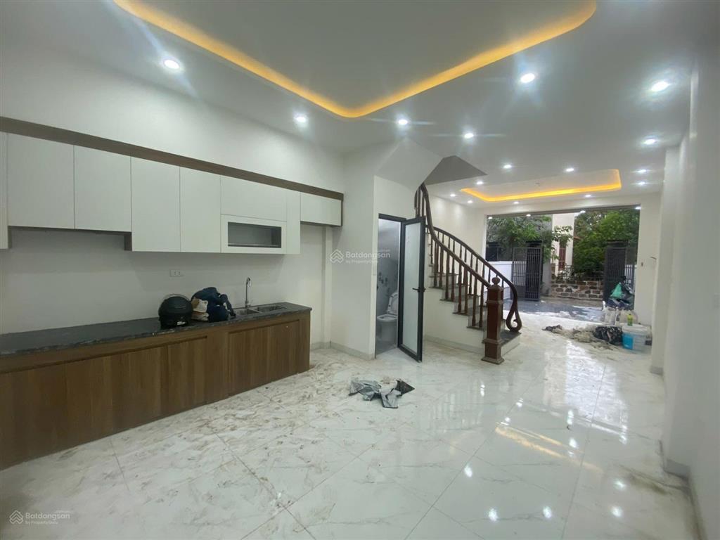 Ai đang tìm nhà có sân riêng gần cầu 72 vân côn nên đọc bài này. dt 80m2, 3 tầng, có sân trước sau