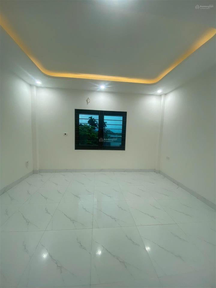 Ai đang tìm nhà có sân riêng gần cầu 72 vân côn nên đọc bài này. dt 80m2, 3 tầng, có sân trước sau
