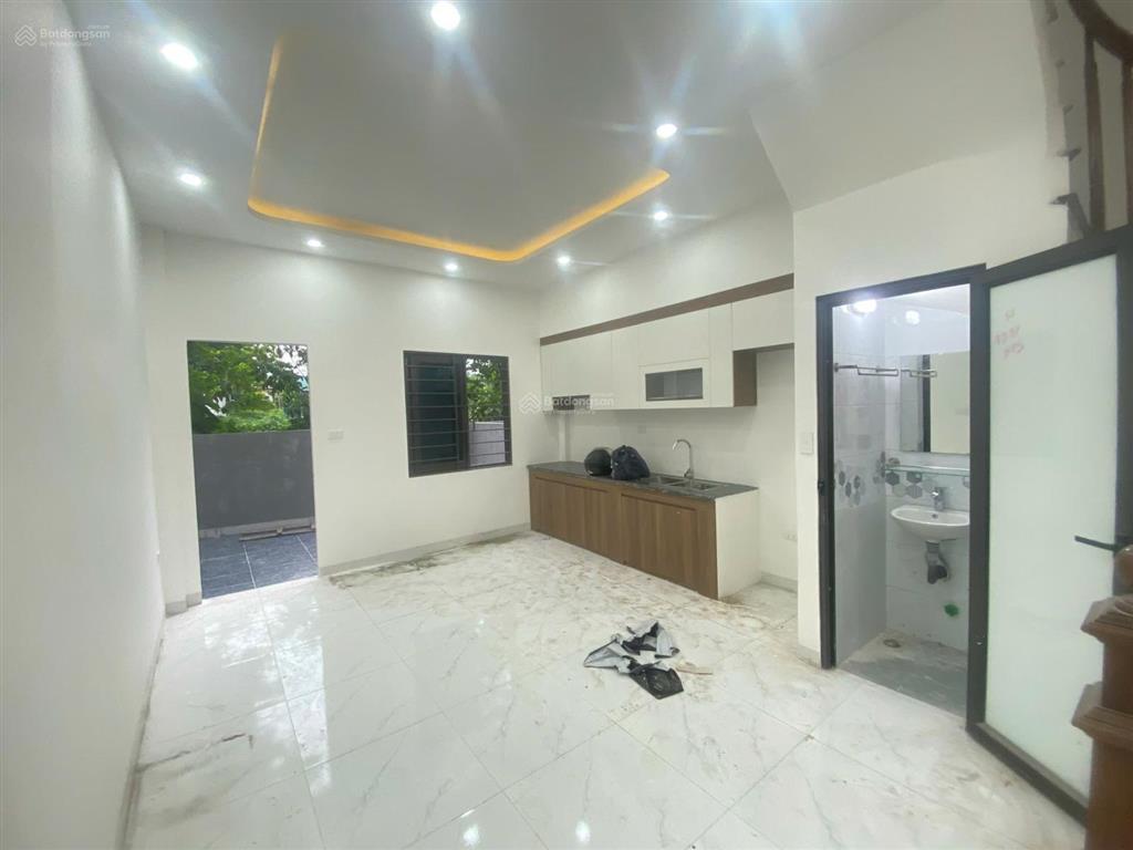 Ai đang tìm nhà có sân riêng gần cầu 72 vân côn nên đọc bài này. dt 80m2, 3 tầng, có sân trước sau