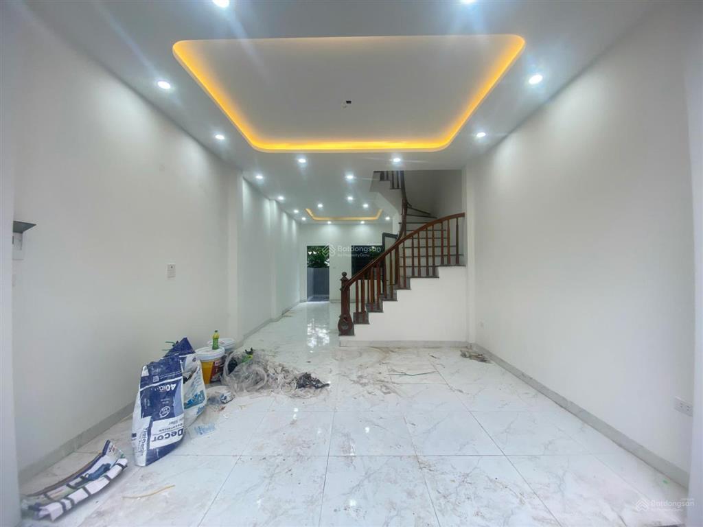 Ai đang tìm nhà có sân riêng gần cầu 72 vân côn nên đọc bài này. dt 80m2, 3 tầng, có sân trước sau