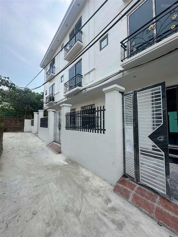 Ai đang tìm nhà có sân riêng gần cầu 72 vân côn nên đọc bài này. dt 80m2, 3 tầng, có sân trước sau