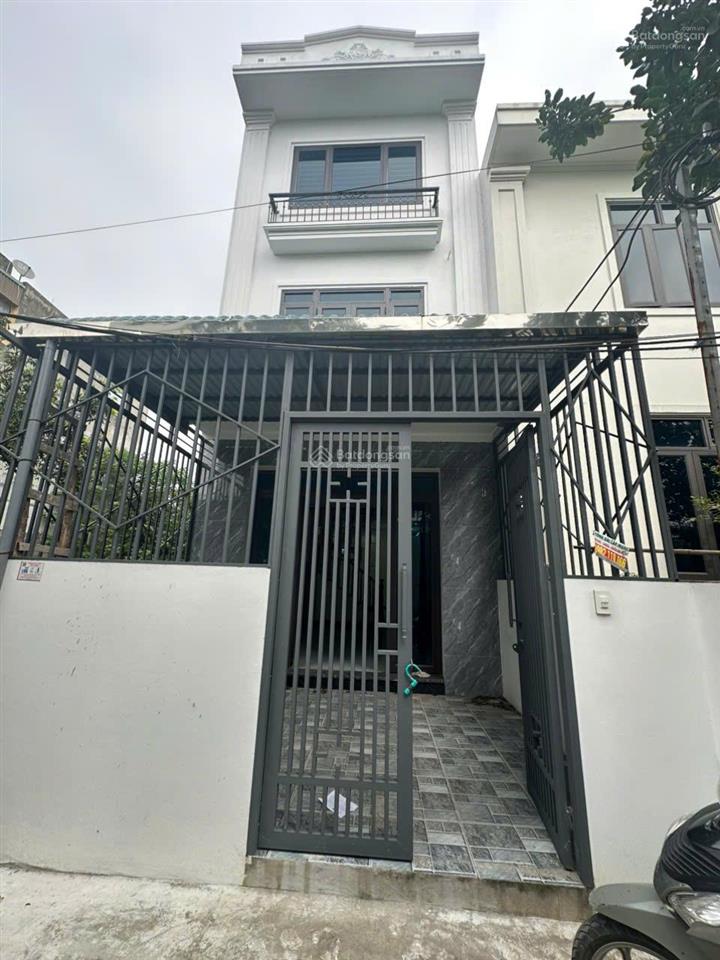 Ai đang tìm nhà rộng, có sân riêng, trung tâm chúc sơn nên xem căn này. dt 50m2x3 tầng. giá 3,59 tỷ