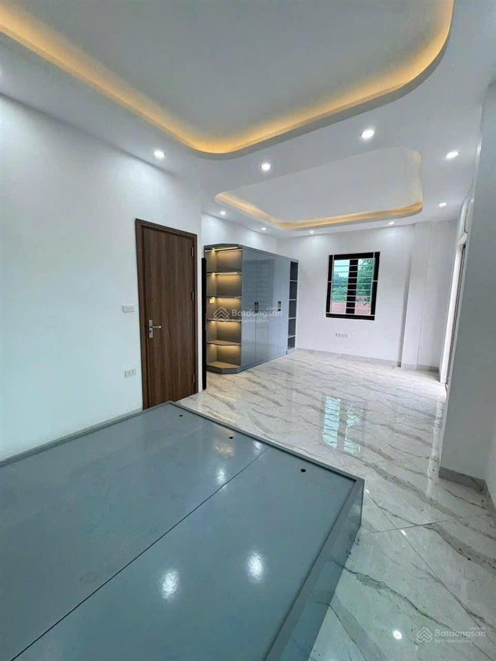 Anh chị tìm nhà ô tô tránh ở phụng châu nên xem căn này. view mặt hồ, full đồ. dt 33m2x4 tầng
