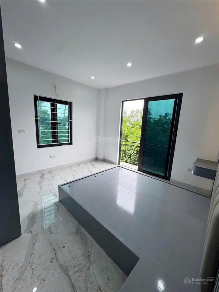 Anh chị tìm nhà ô tô tránh ở phụng châu nên xem căn này. view mặt hồ, full đồ. dt 33m2x4 tầng