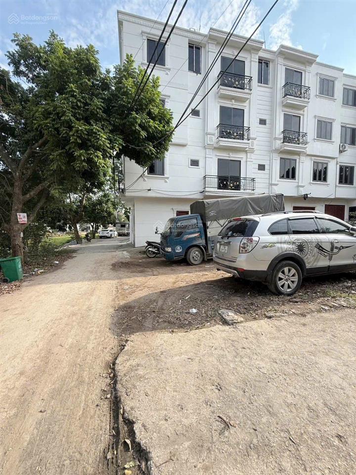 Anh chị tìm nhà ô tô tránh ở phụng châu nên xem căn này. view mặt hồ, full đồ. dt 33m2x4 tầng