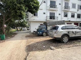 Anh chị tìm nhà ô tô tránh ở phụng châu nên xem căn này. view mặt hồ, full đồ. dt 33m2x4 tầng