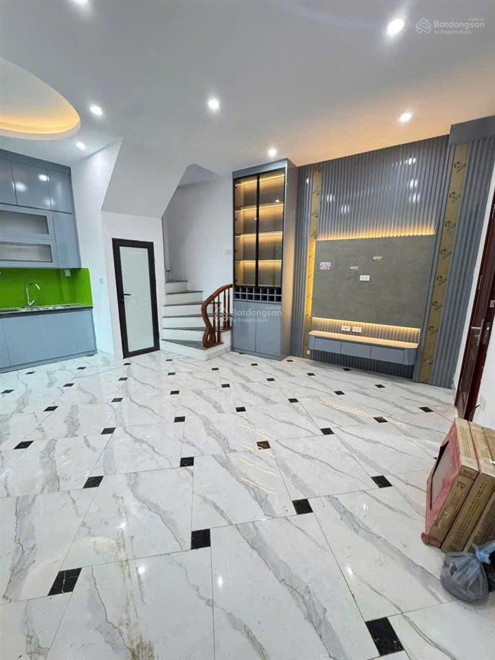 Anh chị tìm nhà ô tô tránh ở phụng châu nên xem căn này. view mặt hồ, full đồ. dt 33m2x4 tầng