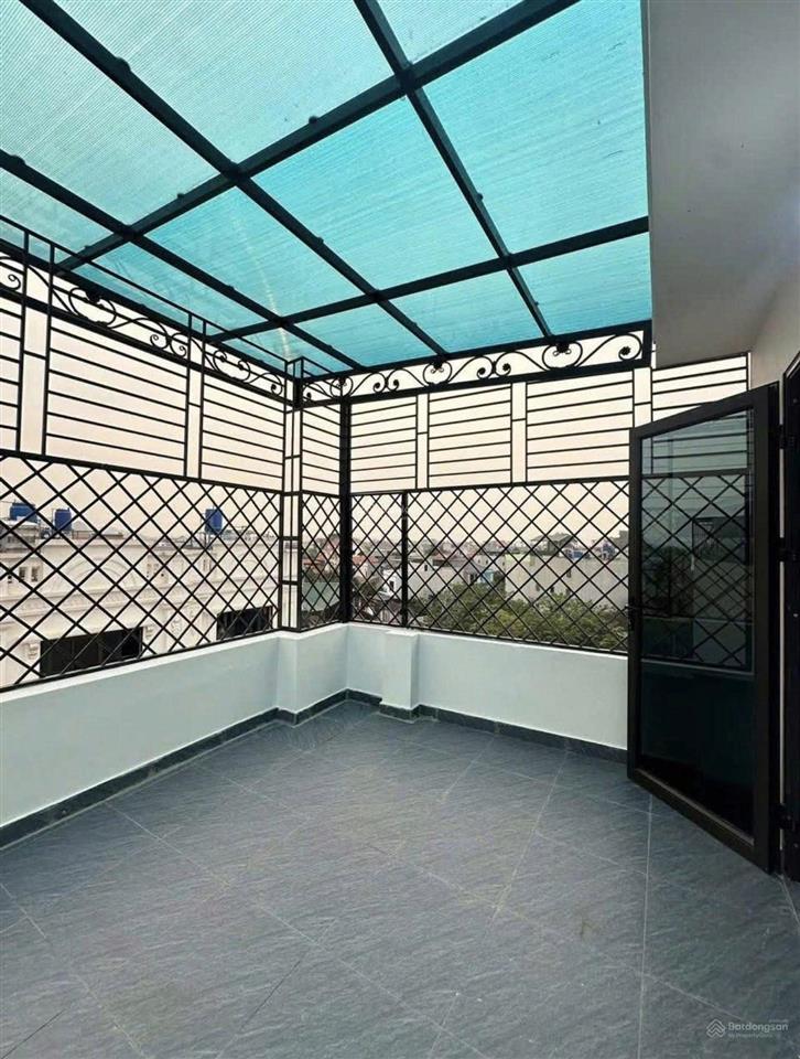 Anh chị tìm nhà ô tô tránh ở phụng châu nên xem căn này. view mặt hồ, full đồ. dt 33m2x4 tầng