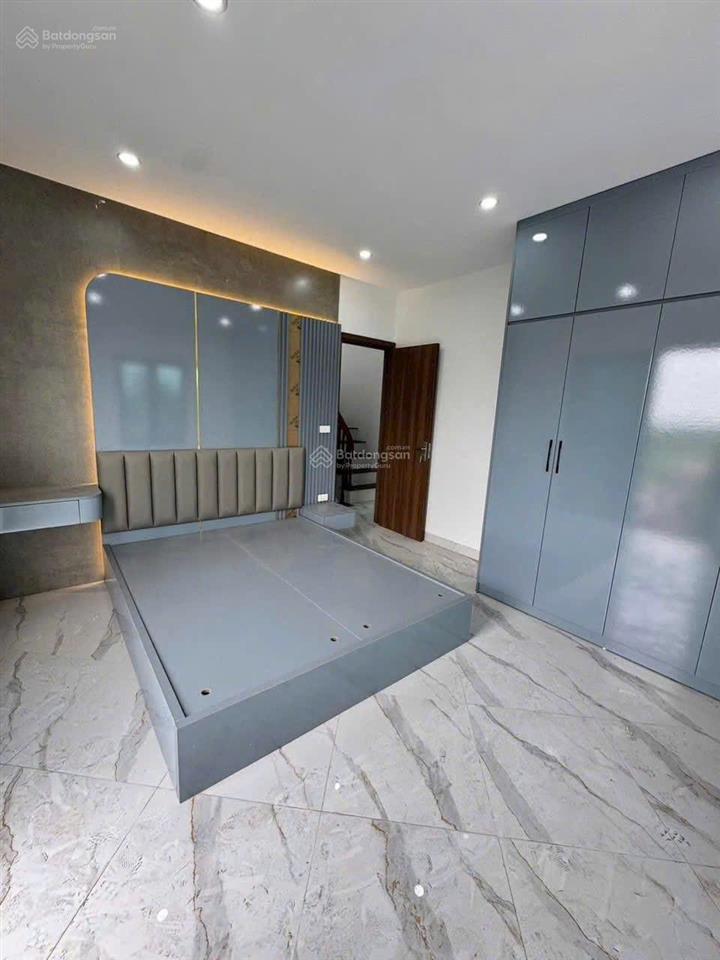 Anh chị tìm nhà ô tô tránh ở phụng châu nên xem căn này. view mặt hồ, full đồ. dt 33m2x4 tầng